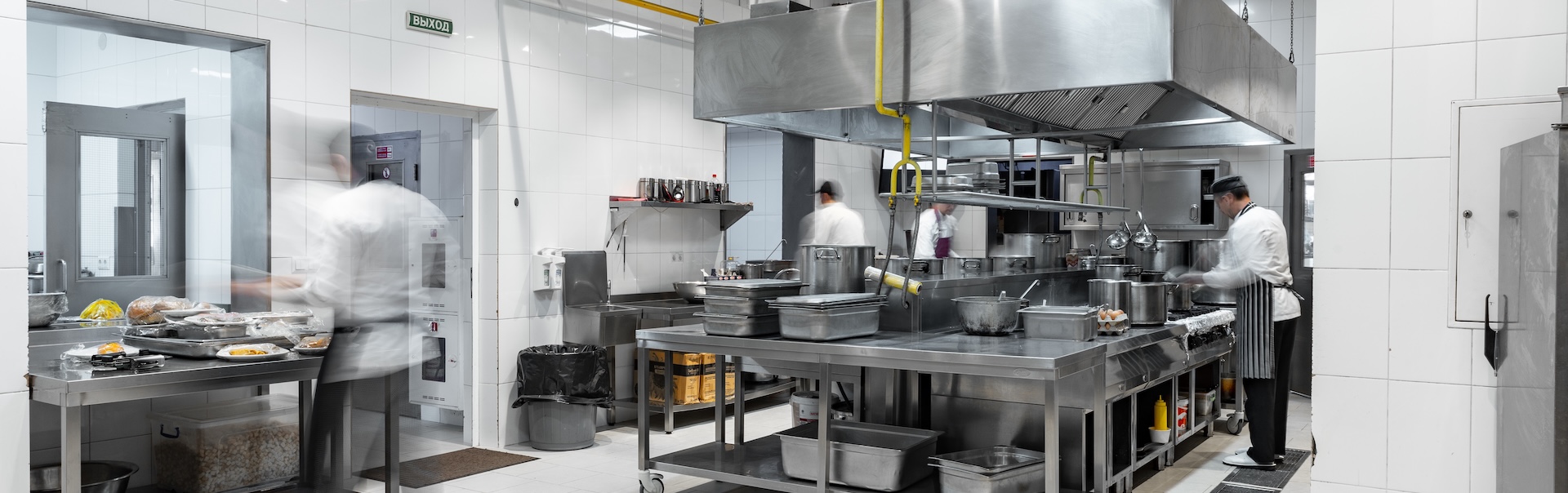 Restaurant chain redesigns central bakery & prep kitchen layout to cut material movement, declutter flows and create a scalable backbone for growth